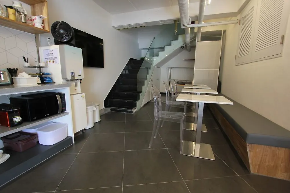 B My Guesthouse - Hostel Seoul 2*,